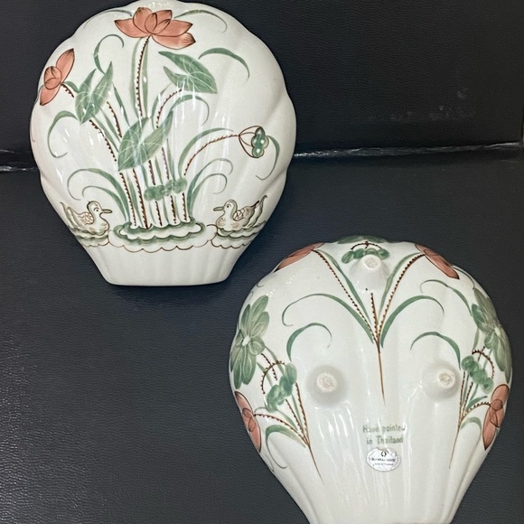 Handpainted Ducks & Lilies Porcelain Scalloped Shell Lidded Trinket Box - Picture 4 of 16